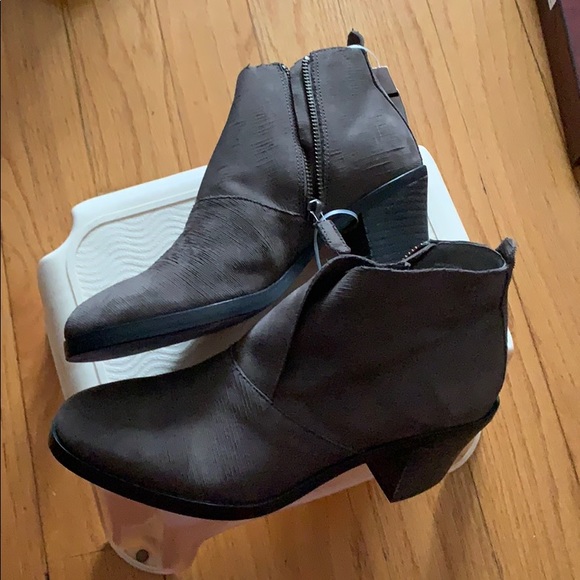 New Eileen Fischer brown Booties size 6.5 leather - Picture 1 of 6